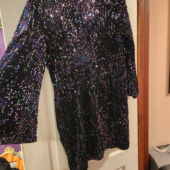 Plus size women's sequin dress - Picture 5 of 6